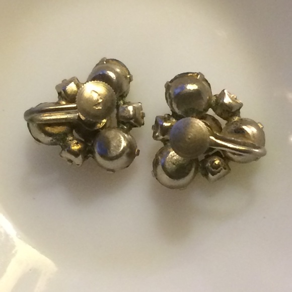 Gorgeous 1950s Vintage Earrings - Picture 4 of 5